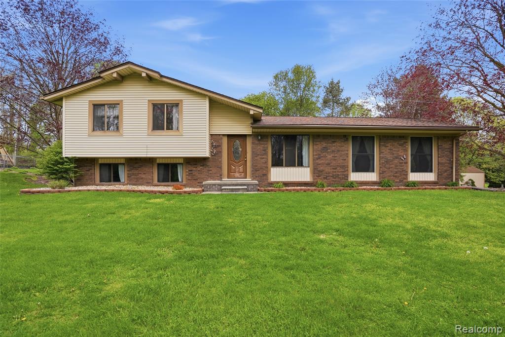 1525 E Dawson Road, Milford, MI 48381 — Photo 2