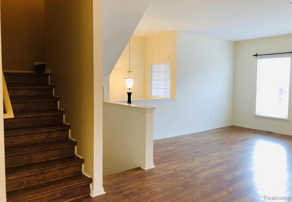 701 CHERRY ORCHARD Road, Canton, MI 48188 — Photo 5