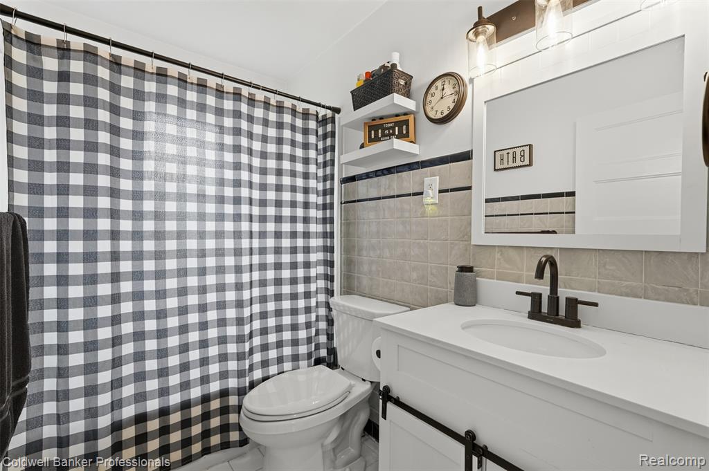 927 Montrose Avenue, Royal Oak, MI 48073 — Photo 12