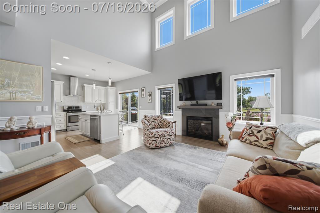10641 Lone Oak Circle, Grand Blanc, MI 48439 — Photo 11