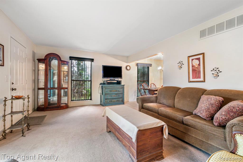 24755 Meadow Lane, Harrison Township, MI — Photo 10