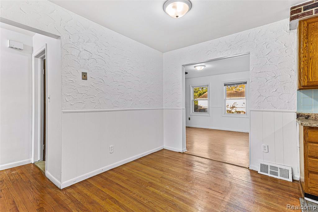 5743 Plainfield Street, Dearborn Heights, MI 48127 — Photo 13