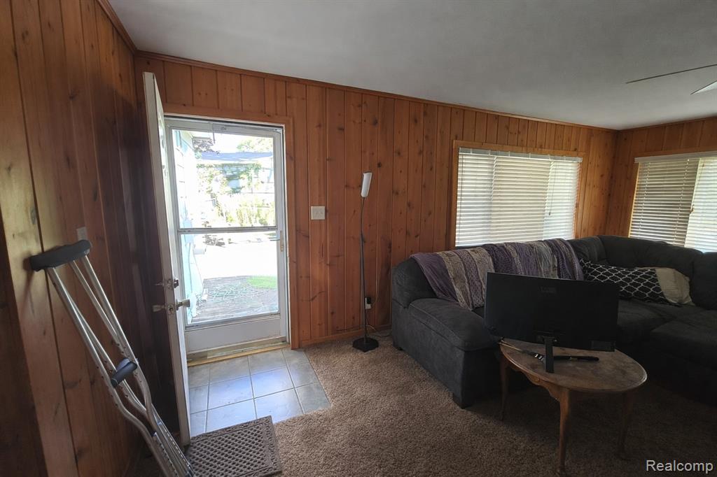 5969 Pleasant Drive, Waterford, MI 48329 — Photo 15