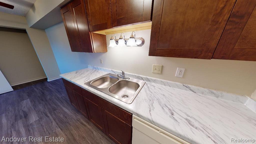 3021 N POINTE Drive, Jackson, MI 49202 — Photo 3