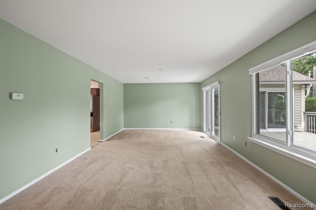 663 Lake Forest Road, Troy, MI 48309 — Photo 13