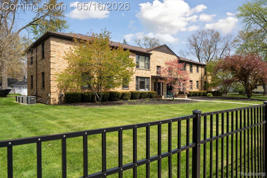 617 E Lincoln Avenue, Royal Oak, MI 48067 — Photo 2