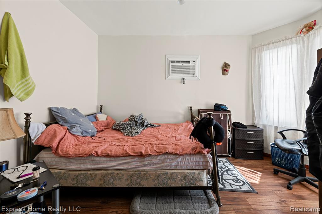 3321 Holbrook Street, Hamtramck, MI 48212 — Photo 8