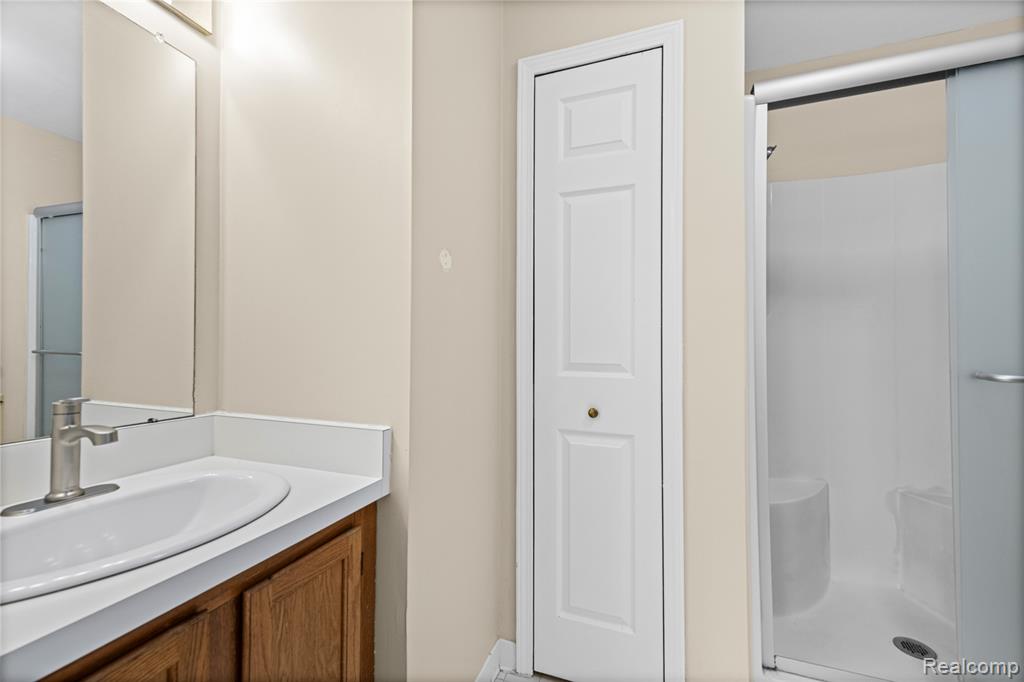 24762 Bashian Drive, Novi, MI — Photo 15
