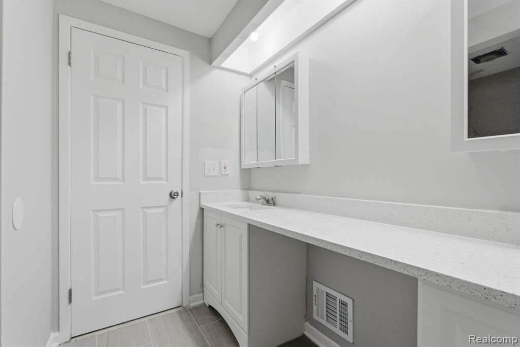 8710 Community Boulevard, Warren, MI 48093 — Photo 13