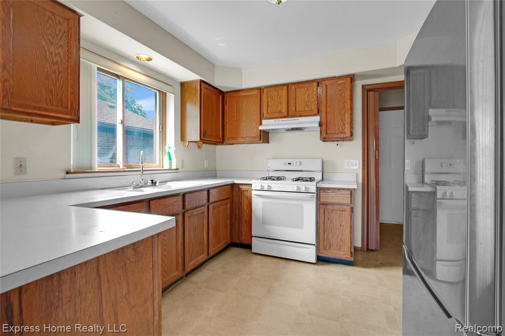 5010 Kelly Drive, Warren, MI 48092 — Photo 14