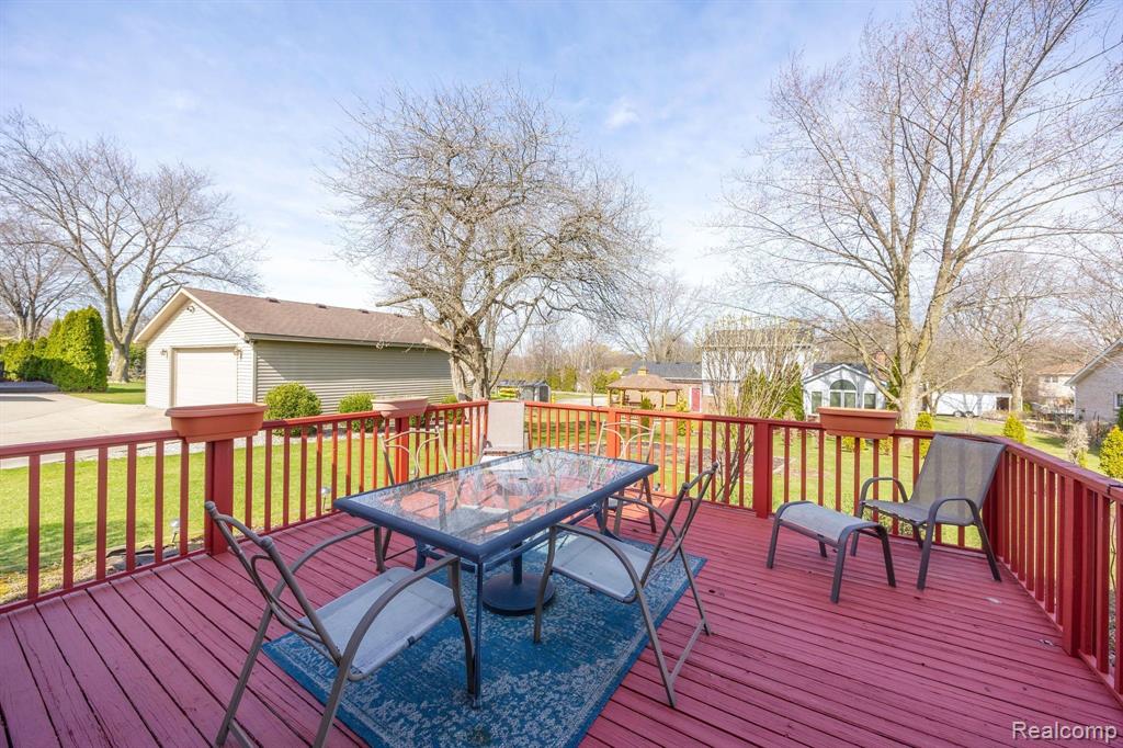 9722 BLAUVELT Drive, Grosse Ile, MI 48138 — Photo 10