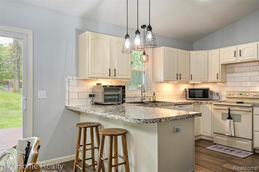 500 Clearwater Drive, Perry, MI 48872 — Photo 16