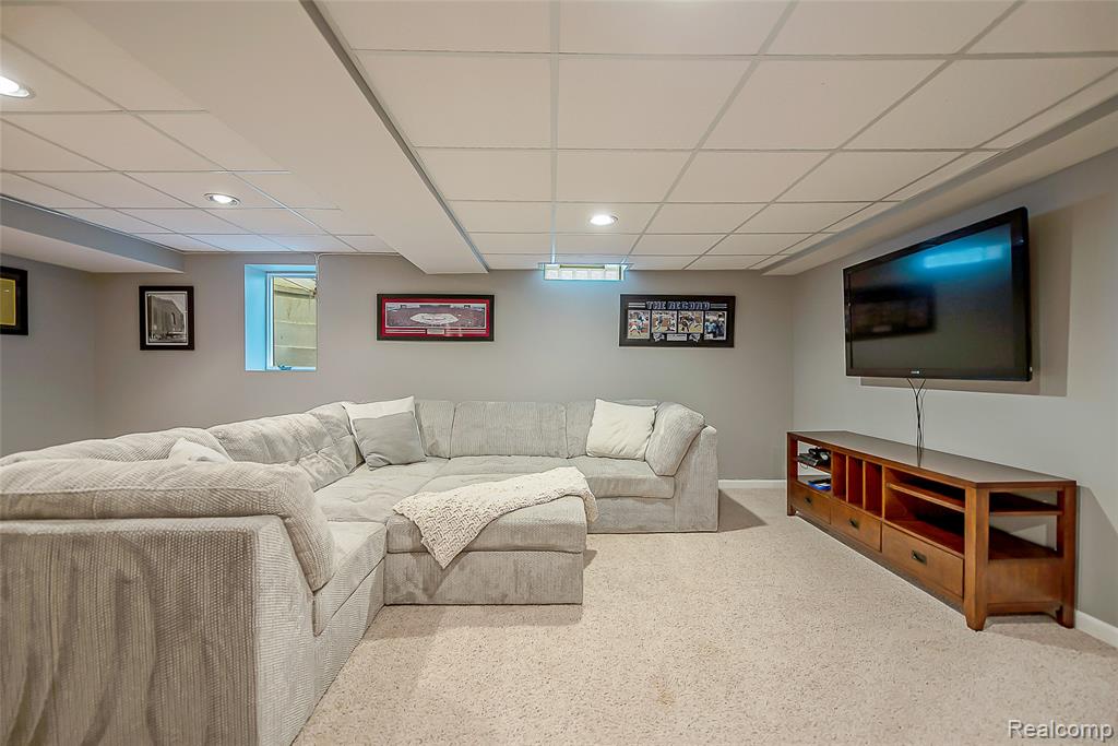 25823 Carriage Lane, South Lyon, MI 48178 — Photo 27