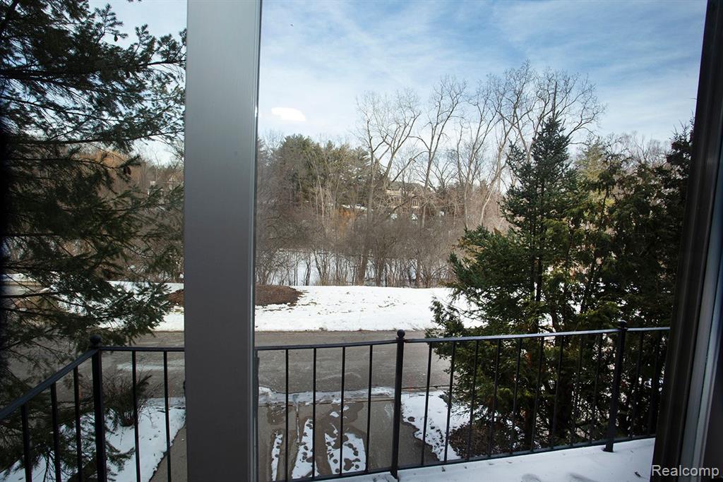 984 STRATFORD Lane E, Bloomfield Hills, MI 48304 — Photo 12