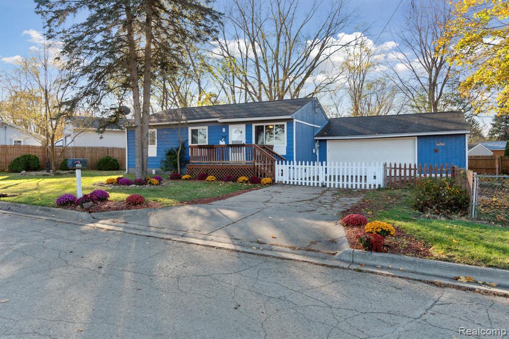 324 EAST Street, Holly, MI 48442 — Photo 7