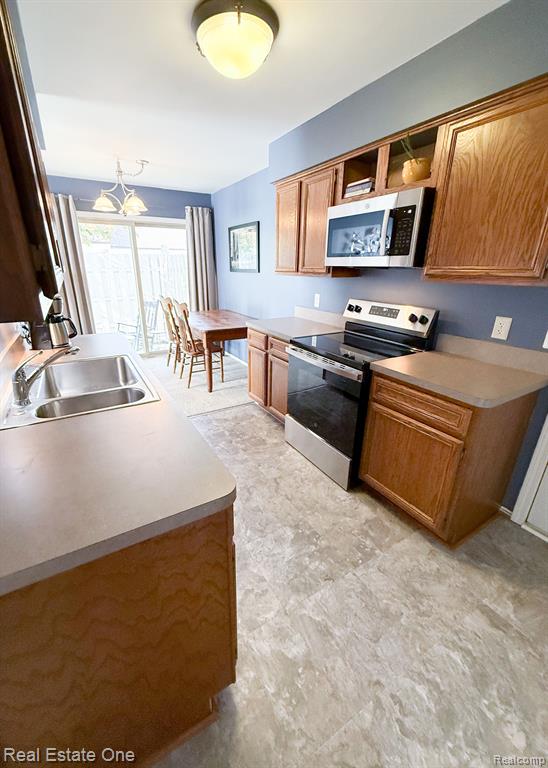 1588 DOVER Hill S, Walled Lake, MI 48390 — Photo 8