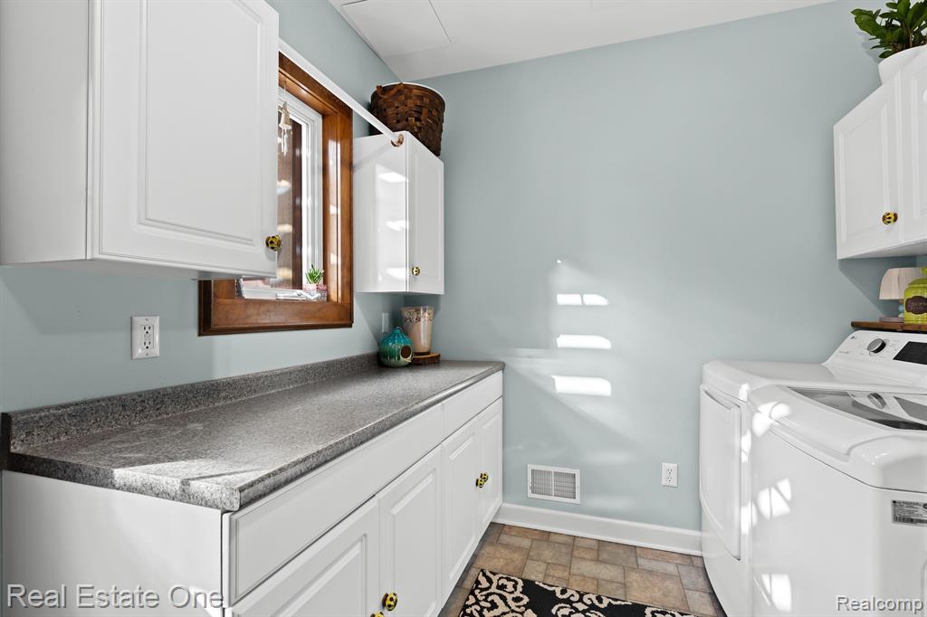 240 MONT EAGLE Street, Milford, MI 48381 — Photo 21