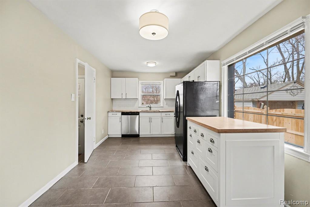 23031 Republic Avenue, Oak Park, MI 48237 — Photo 8