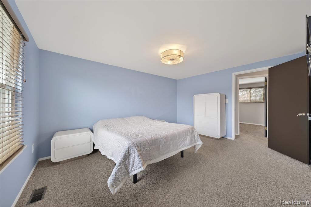 30110 Manor Drive, Madison Heights, MI 48071 — Photo 29