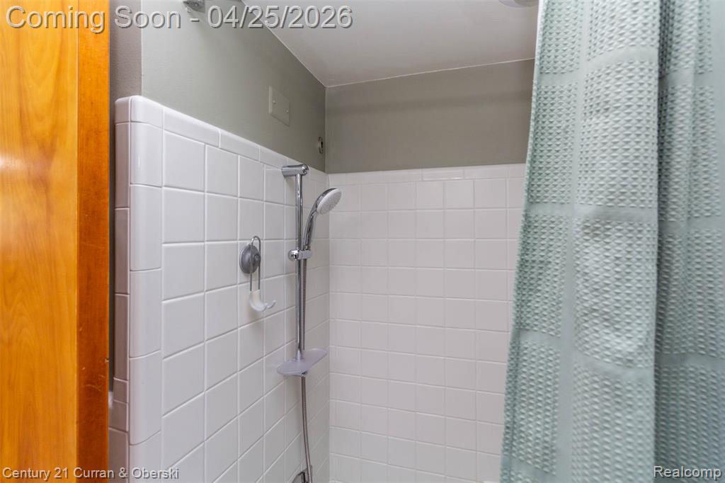 22803 Manning Street, Farmington, MI 48336 — Photo 24