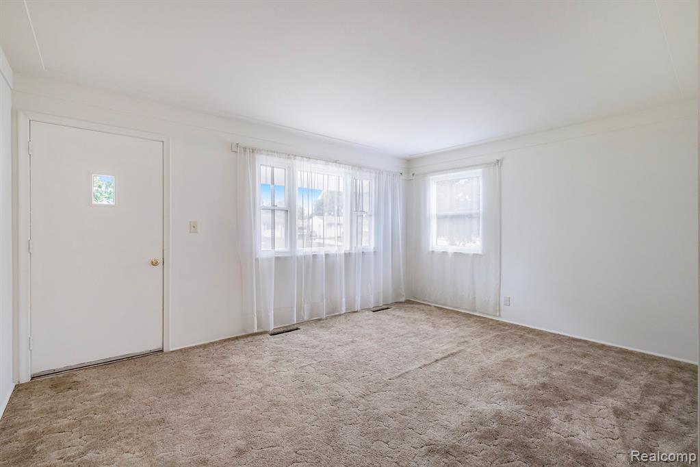 4147 Carmanwood Drive, Flint, MI 48507 — Photo 11