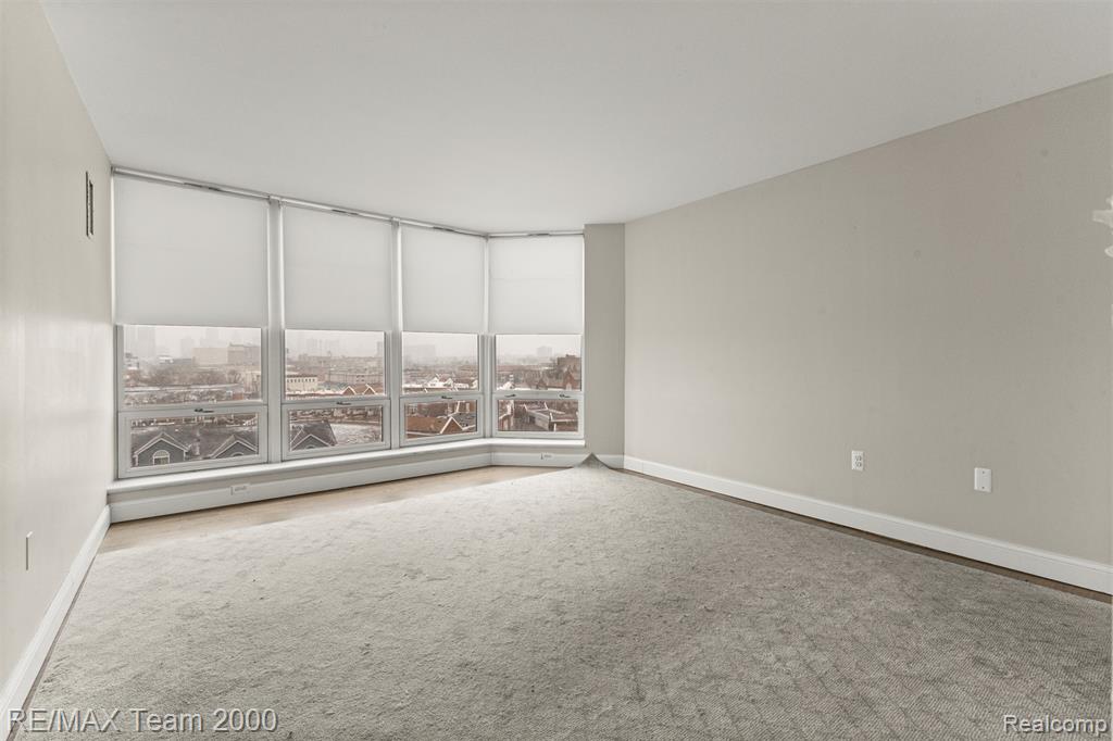 250 E HARBORTOWN Drive, 702, Detroit, MI 48207 — Photo 18