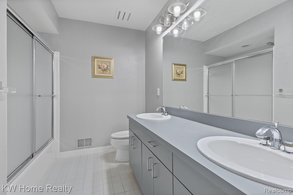 4958 COUNTRYSIDE Drive, West Bloomfield, MI 48323 — Photo 34