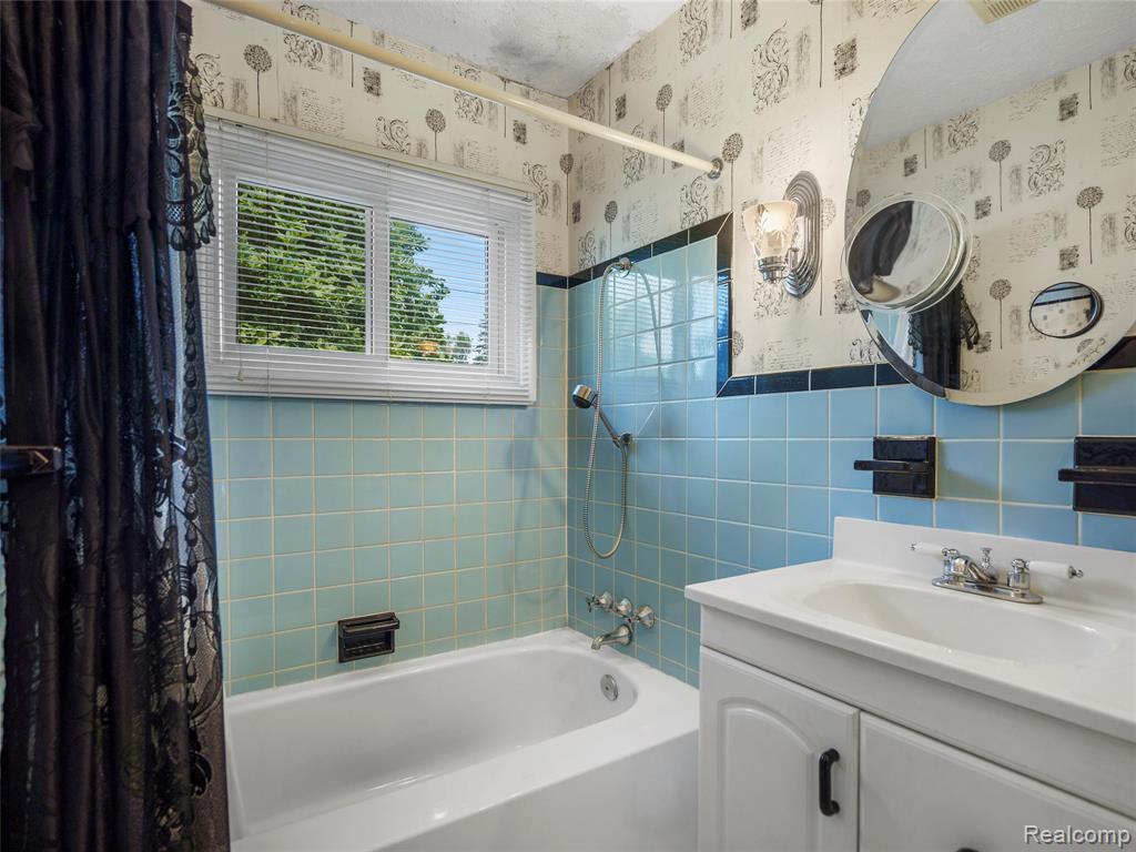 628 Riverside Drive, Linden, MI 48451 — Photo 32