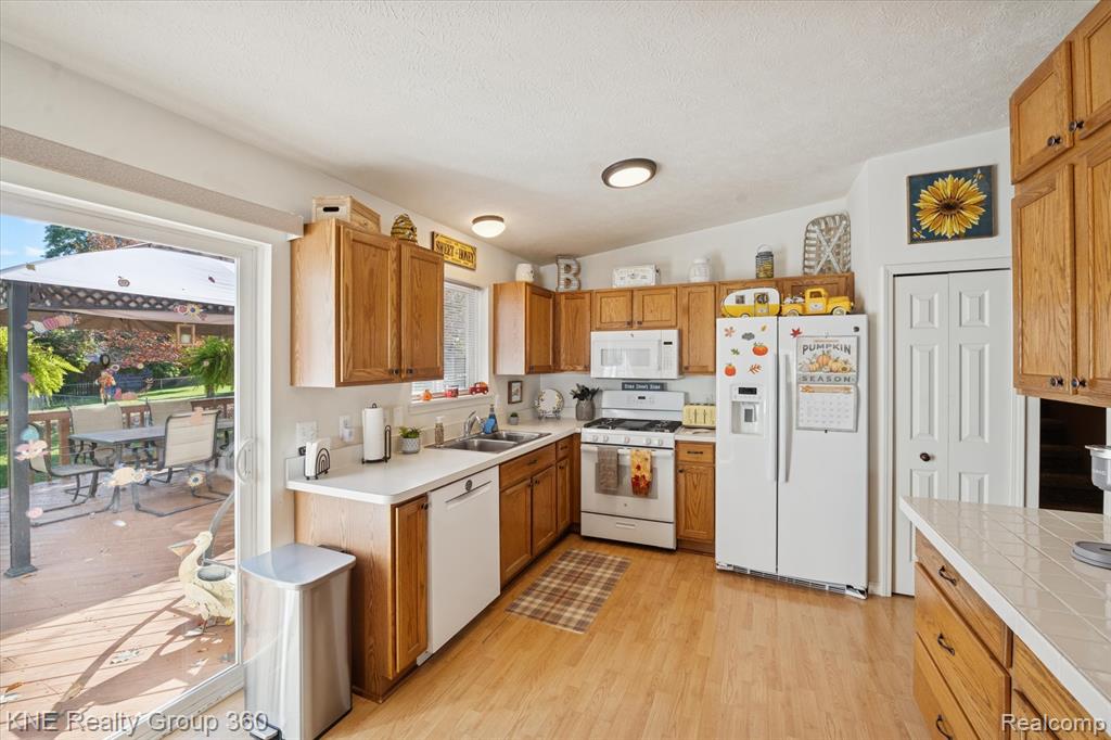 618 Bluebird Lane, Pinckney, MI 48169 — Photo 17