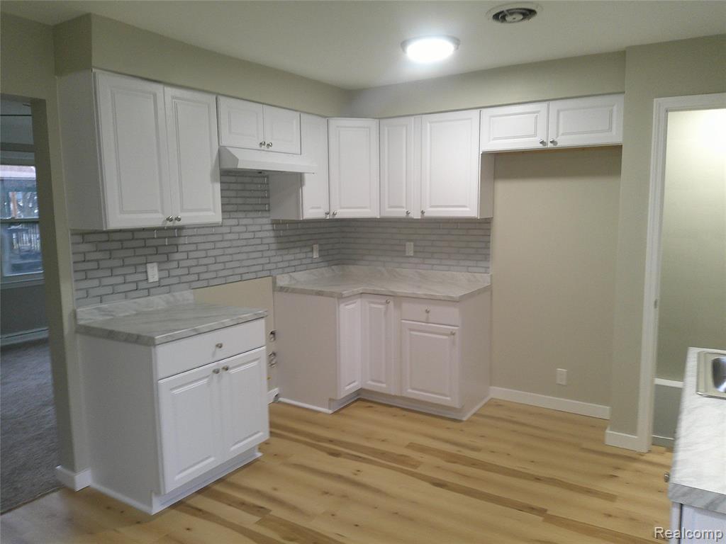 4502 Huckleberry Lane, Flint, MI 48507 — Photo 10