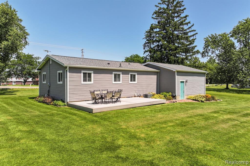 8406 E LIPPINCOTT Boulevard, Davison, MI 48423 — Photo 12