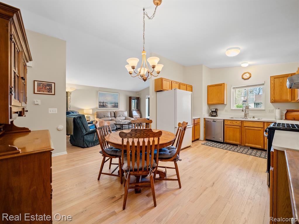 642 E HAMBURG Street, Pinckney, MI 48169 — Photo 5