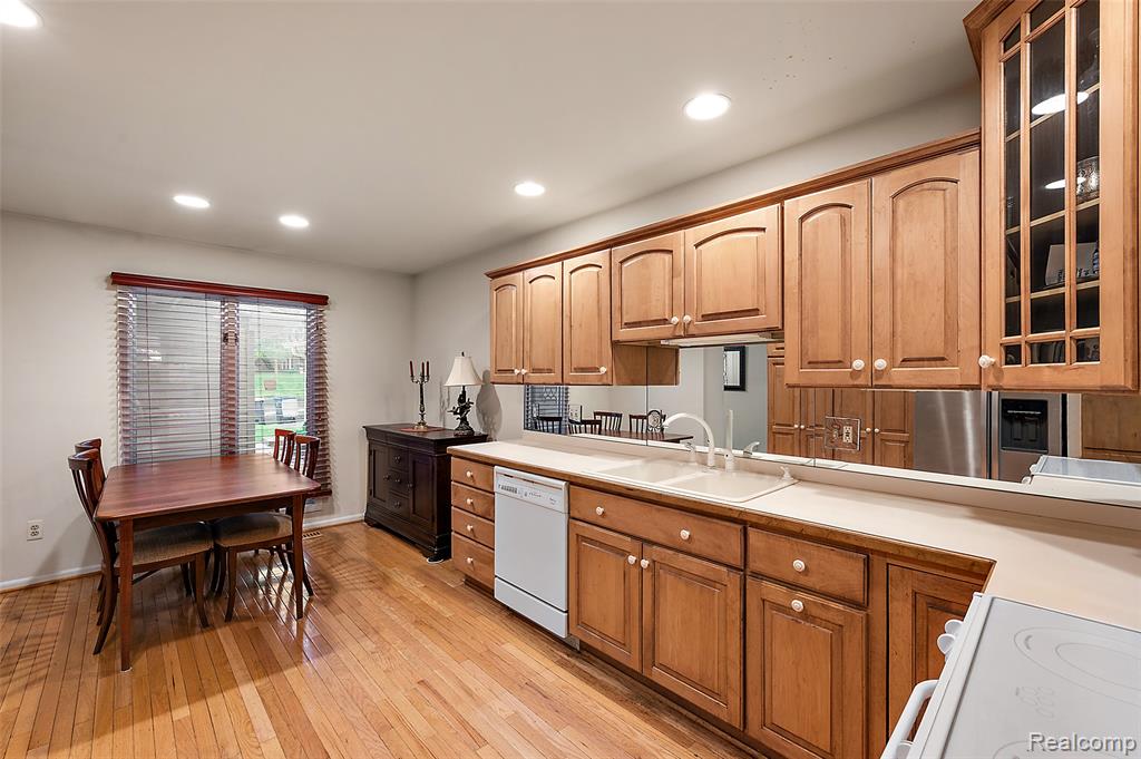 968 Golfview Court, Rochester Hills, MI 48307 — Photo 10