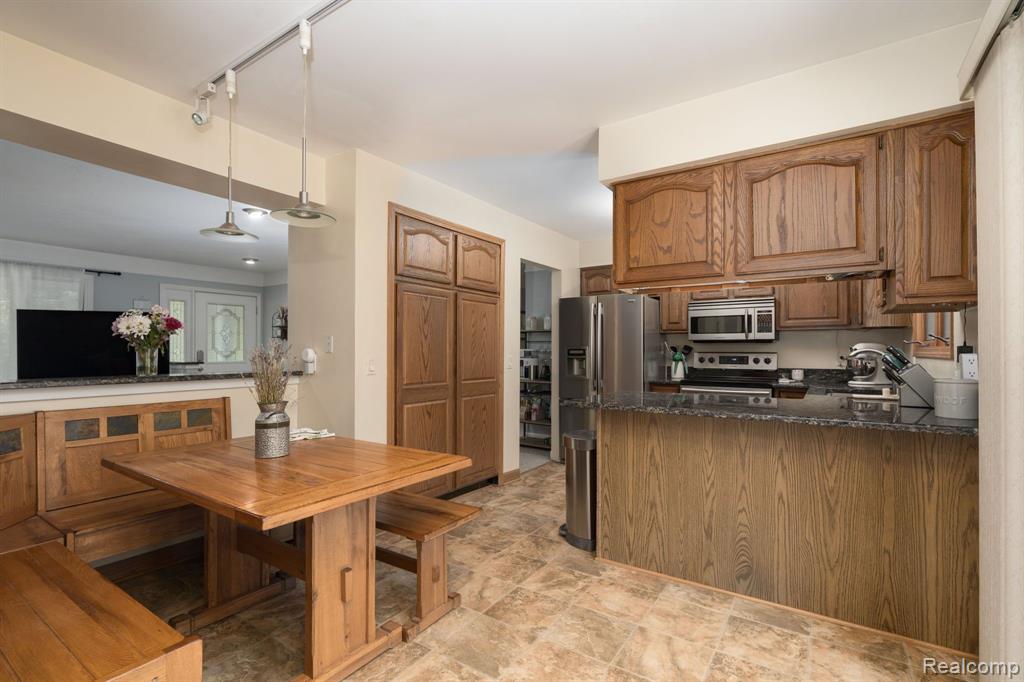 9904 CEDAR ISLAND Road, White Lake, MI — Photo 14