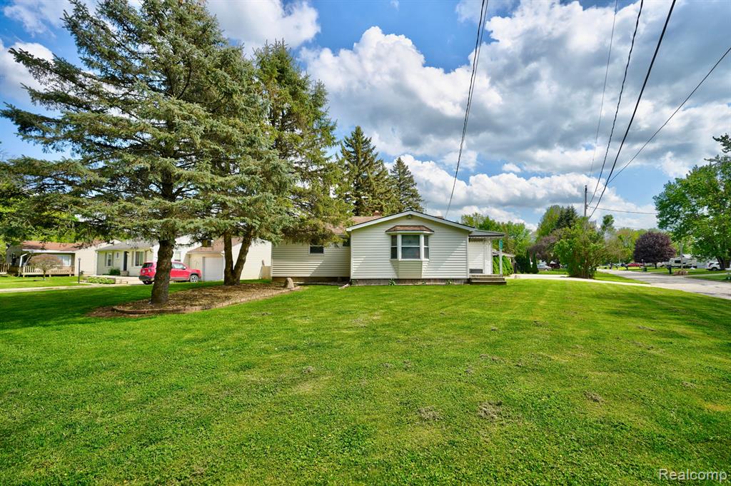 6154 Roberta Street, Burton, MI 48509 — Photo 37