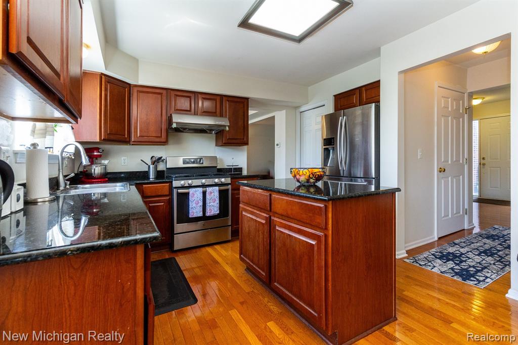 4898 WINDANCER Drive, Ypsilanti, MI 48197 — Photo 14