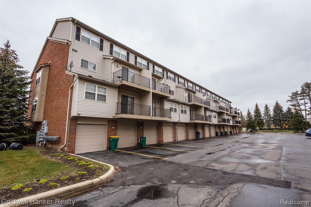 29427 Glen Oaks Boulevard E, Farmington Hills, MI 48334 — Photo 25