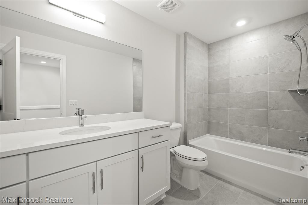 7479 Gramercy Circle, 16, West Bloomfield, MI — Photo 22