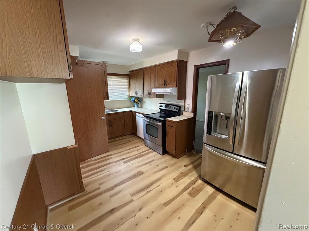 8586 Salem Lane, Dearborn Heights, MI 48127 — Photo 3