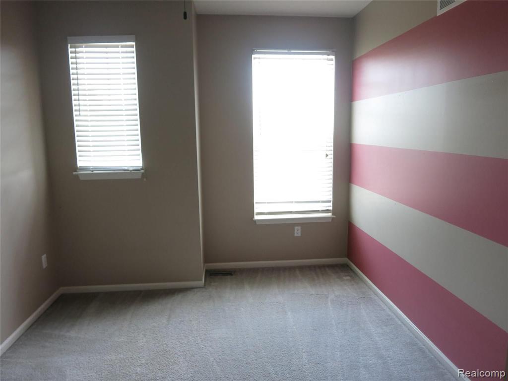 685 SUMMERFIELD Drive, Westland, MI — Photo 21