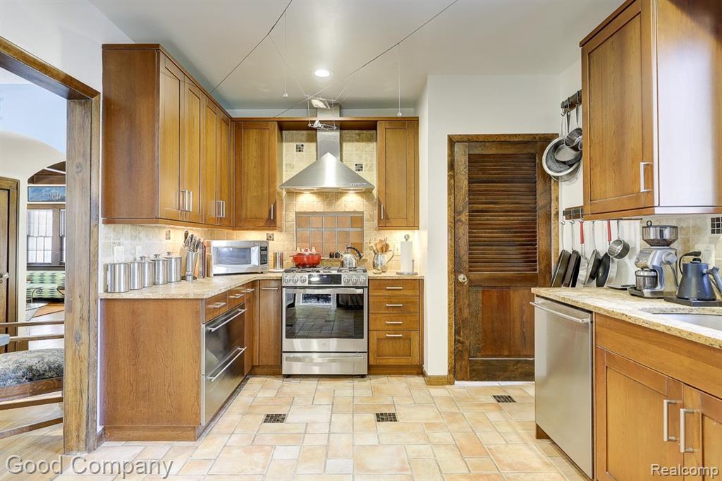 19 Oakdale Boulevard, Pleasant Ridge, MI — Photo 21