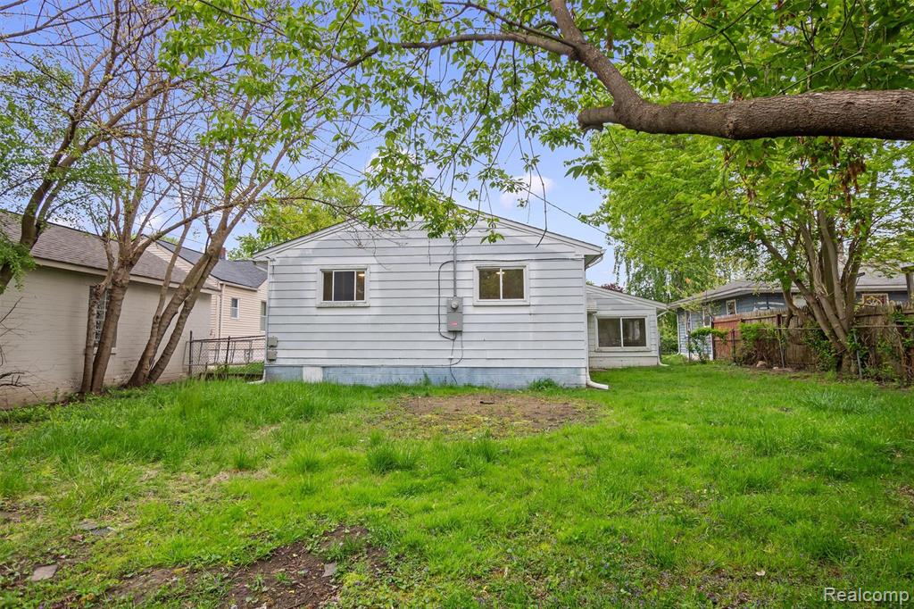665 Stirling Street, Pontiac, MI 48340 — Photo 26