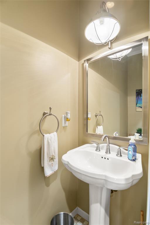 8316 N Port, Grand Blanc, MI 48439 — Photo 16
