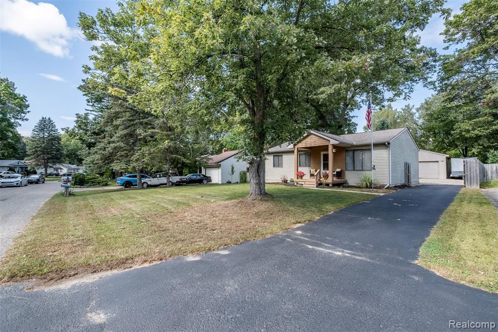 5720 Berkley Drive, Waterford, MI 48327 — Photo 3