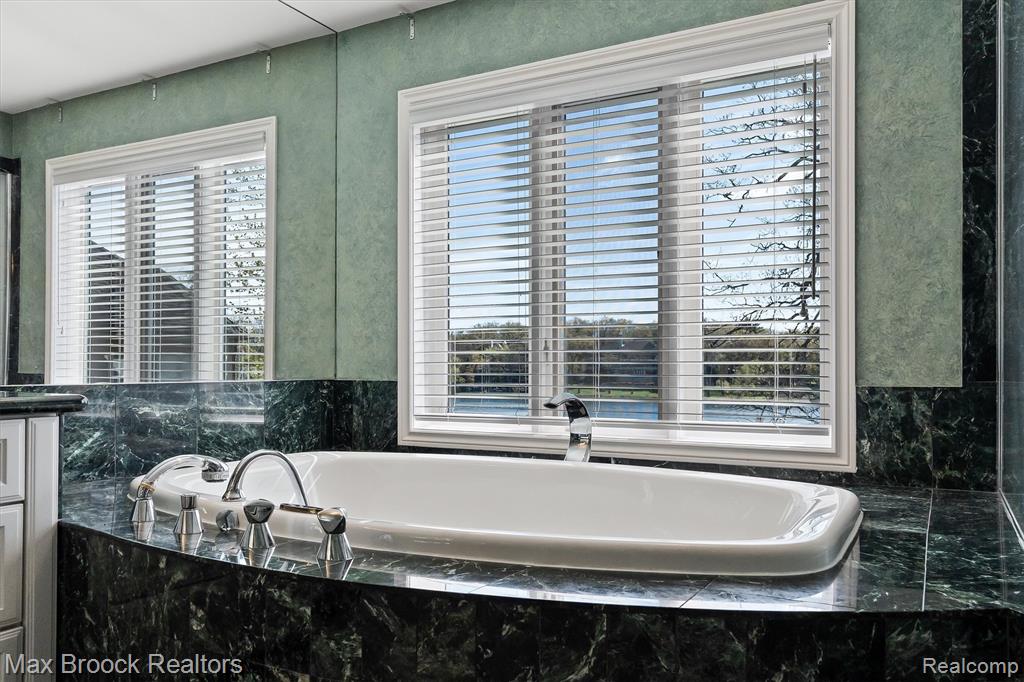 1832 Long Lake Shore Drive, Bloomfield Hills, MI 48302 — Photo 49