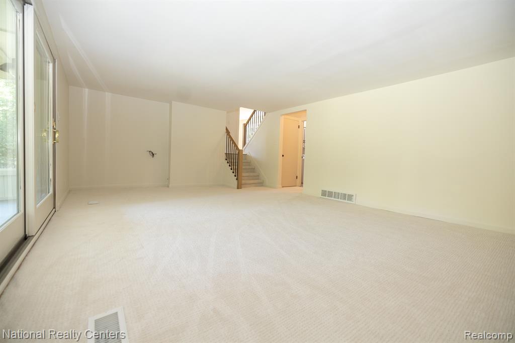 6050 UPPER STRAITS Boulevard, West Bloomfield, MI 48324 — Photo 18