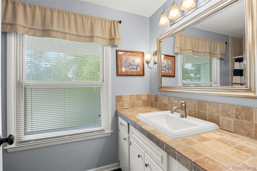 527 Greenwich Lane, Grand Blanc, MI 48439 — Photo 30