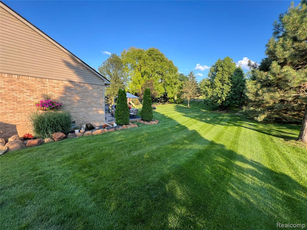9095 Rotondo Drive, Howell, MI 48855