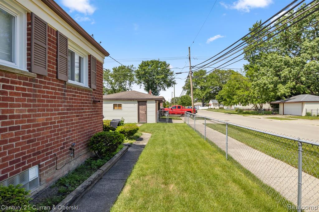 589 HELEN Street, Garden City, MI — Photo 33