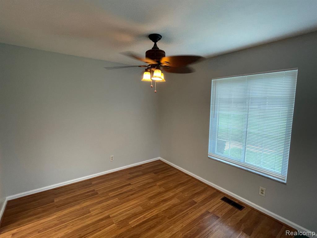 634 E FOX HILLS Drive, Bloomfield Hills, MI 48304 — Photo 5